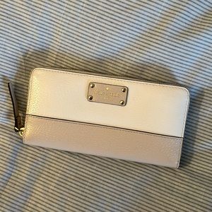 Bifold Kate Spade Wallet lightly used